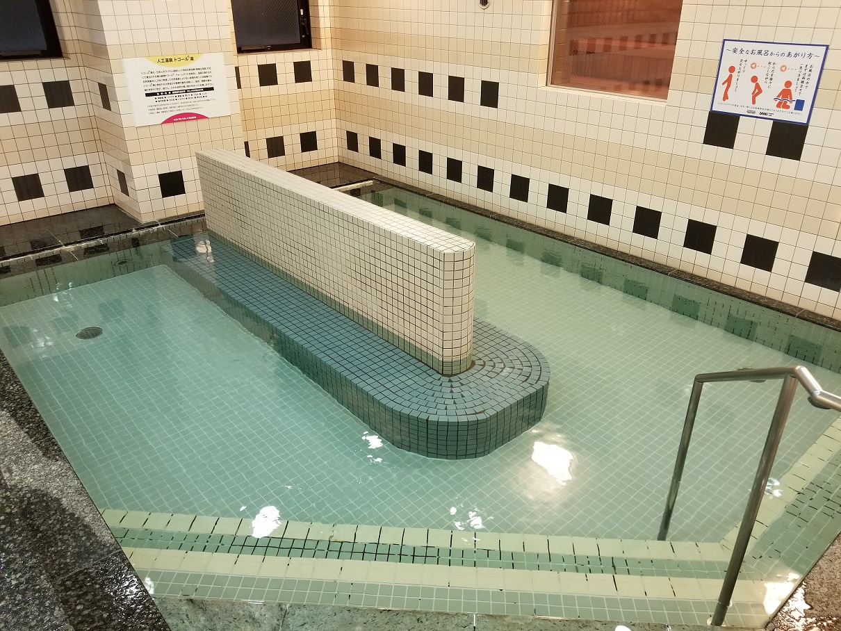 男性 人工温泉　人工のトゴール湯の温泉です。フィットネスクラブで温泉は珍しい♪