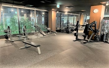 ＜フリーウエイトエリア＞大型かつ充実のフリーウエイトエリア！