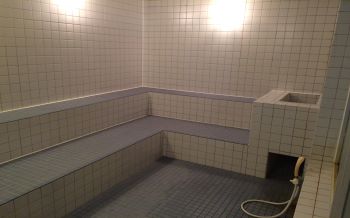 スチームサウナ　熱いのが苦手な方でもじっくりと汗がかけます。(室温38〜40℃)