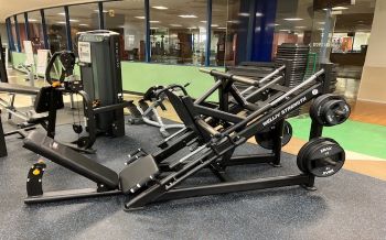 トレーニングマシン　45度レッグプレス　大腿四頭筋、大殿筋など下半身強化に効果抜群！