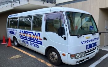 スクールバス　近隣をスクールバスが循環しています。お申し込みはレセプションにて。