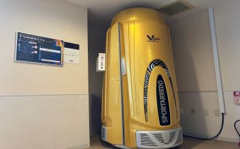 タンニングマシン　男性ロッカー内に設置。健康的な小麦色な肌へ。5分500円でご利用できます。