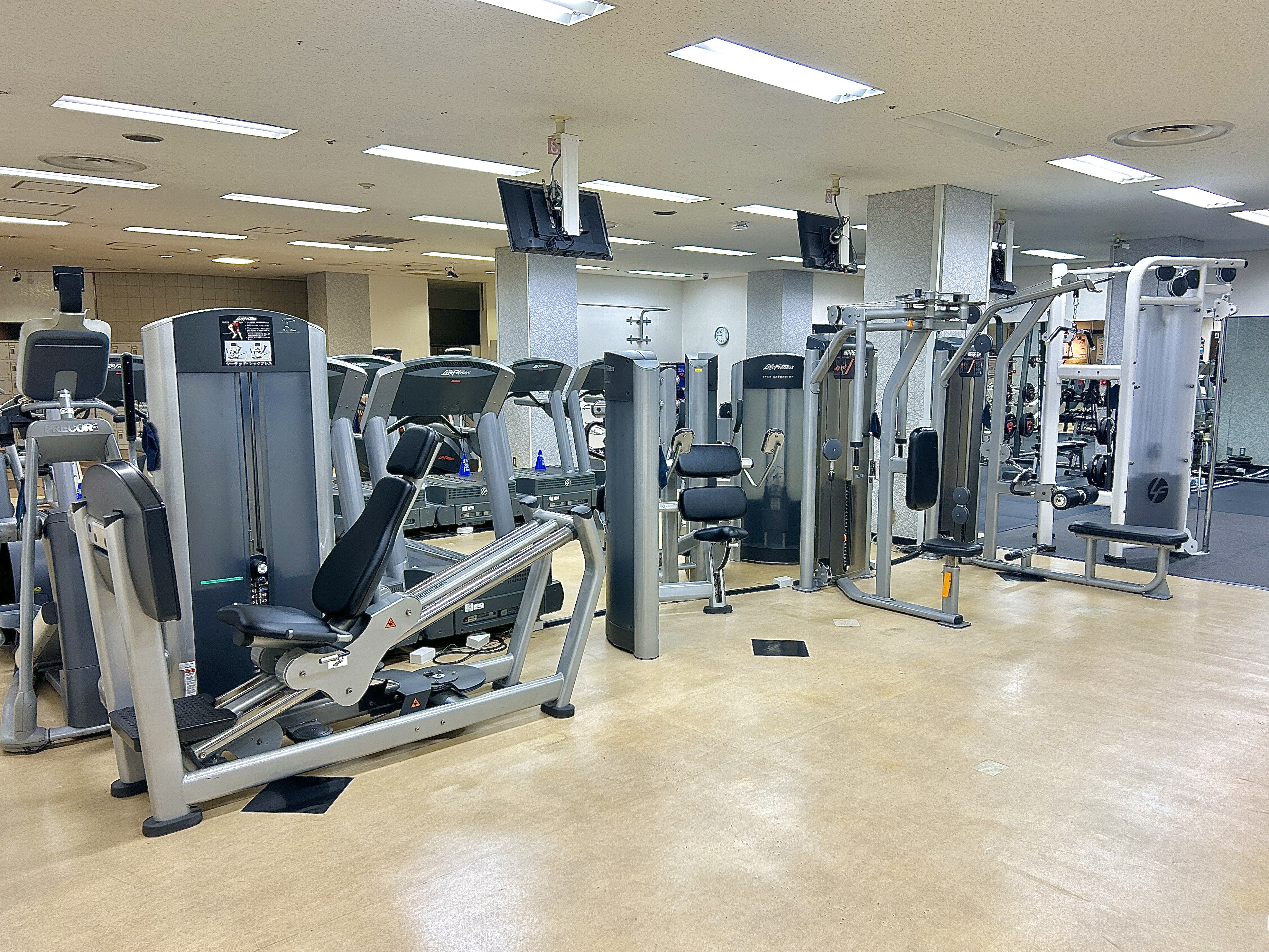 ウェイトトレーニングマシン