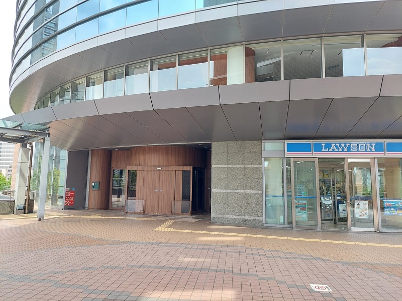 クラブ入口　ホテル2階ローソン隣の入口より入館いただき、入館後すぐ左側のエレベーターで６階へお越しください。
