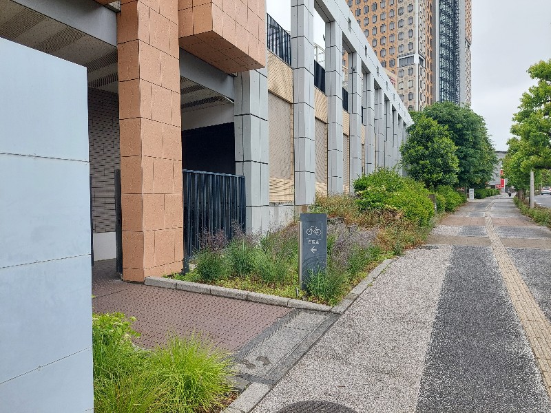 駐輪場　西大通沿いにホテルの駐輪場があり、無料でご利用いただけます。バイクの駐輪も可能となります。