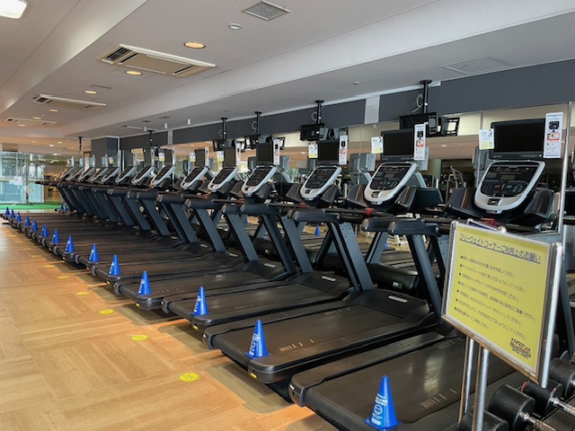 ＜トレッドミル＞ウォーキング・ランニングができるトレッドミルはなんと16台！