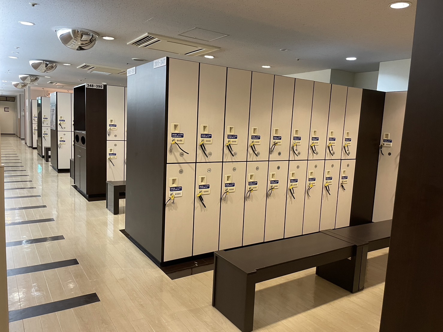 ＜ロッカー＞男性206台、女性は240台のフリーロッカーをご用意しております。