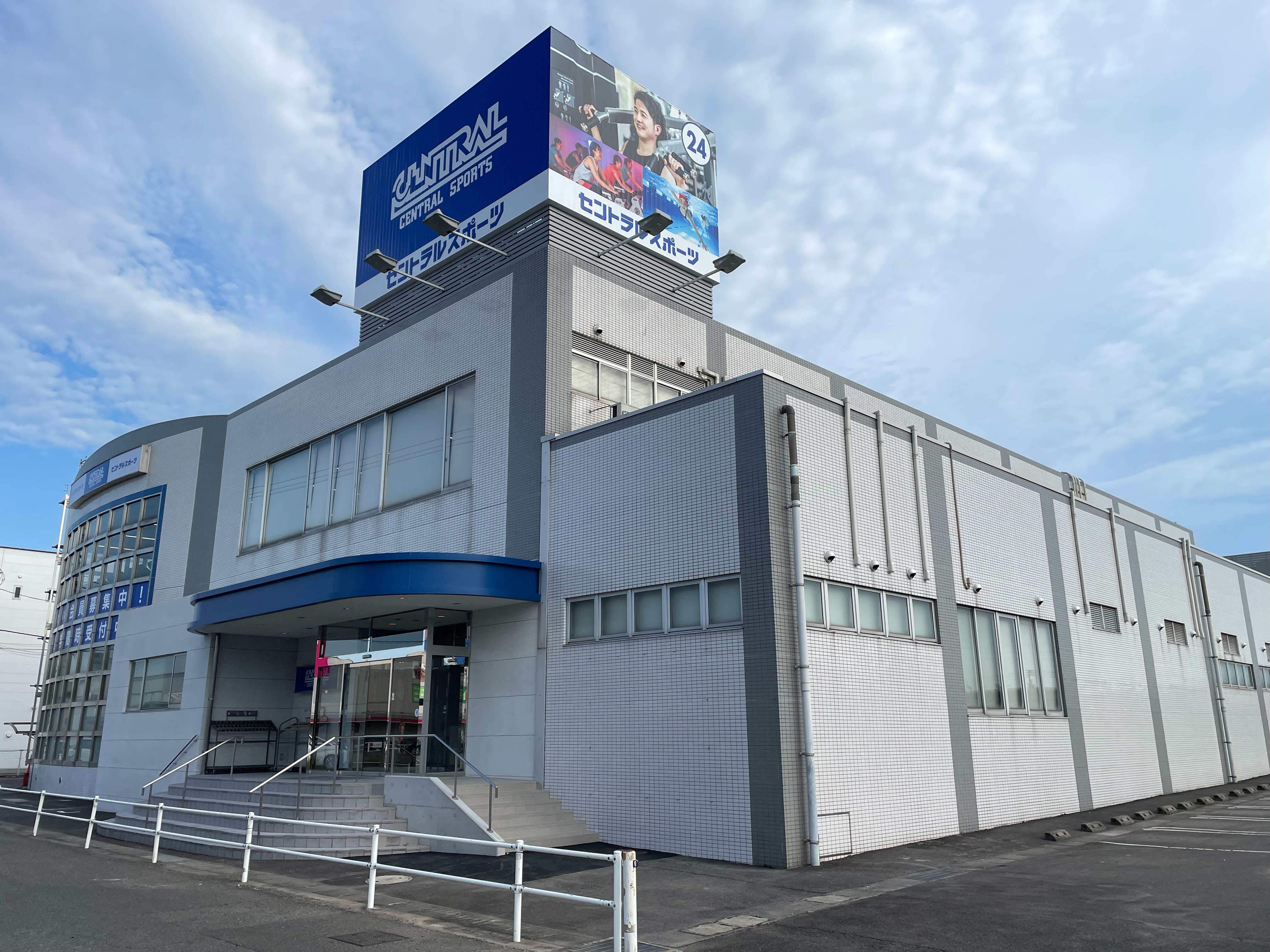 ＜施設外観＞マシンジム・プール・スタジオ・スパを備えた県内最大級の大型スポーツクラブ！ゆめタウン高松（南館）のすぐ隣でアクセス抜群！