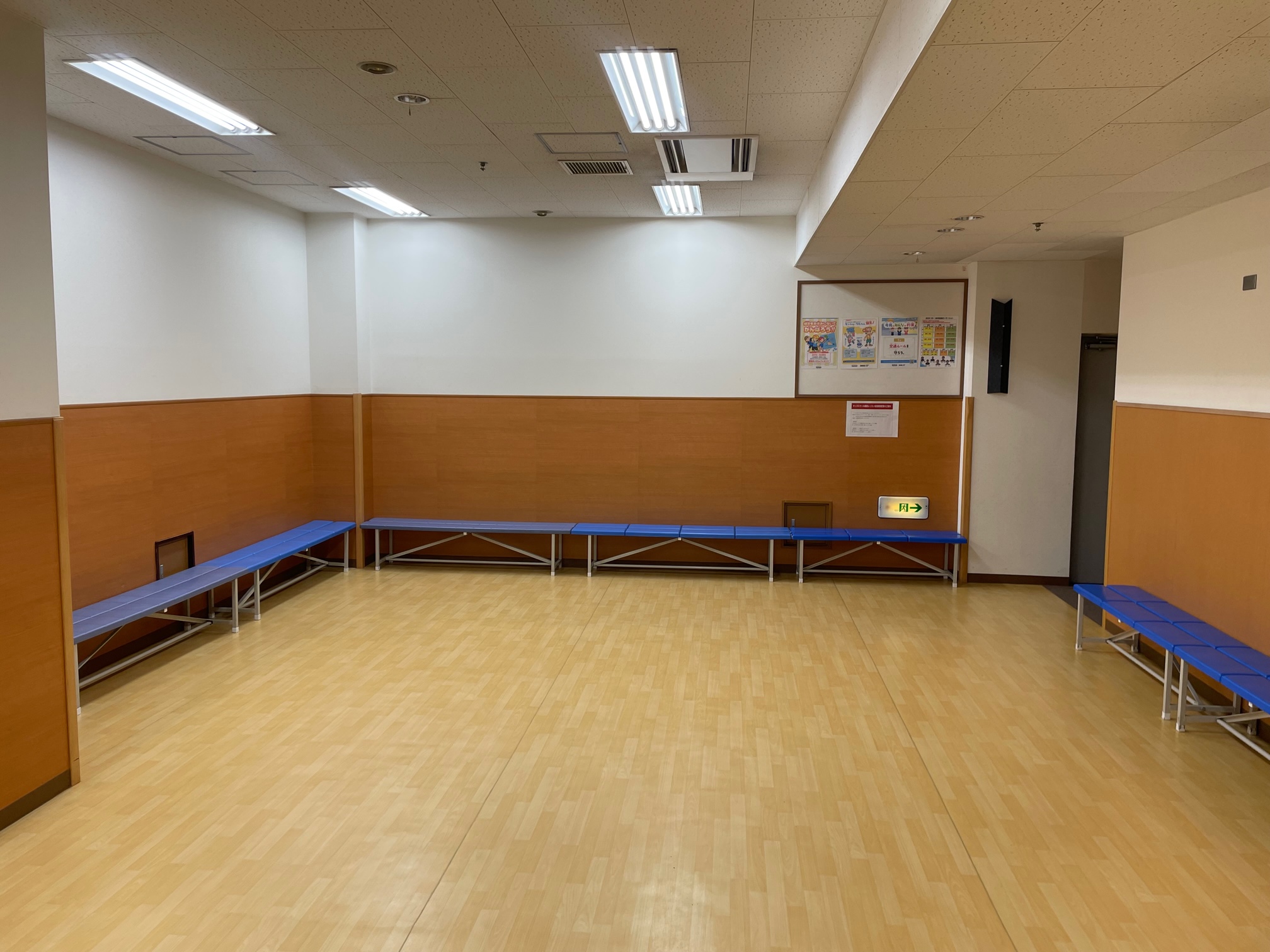 ＜体操スクール保護者用ギャラリー＞体操スクール（お子様）を間近で観覧することができます。