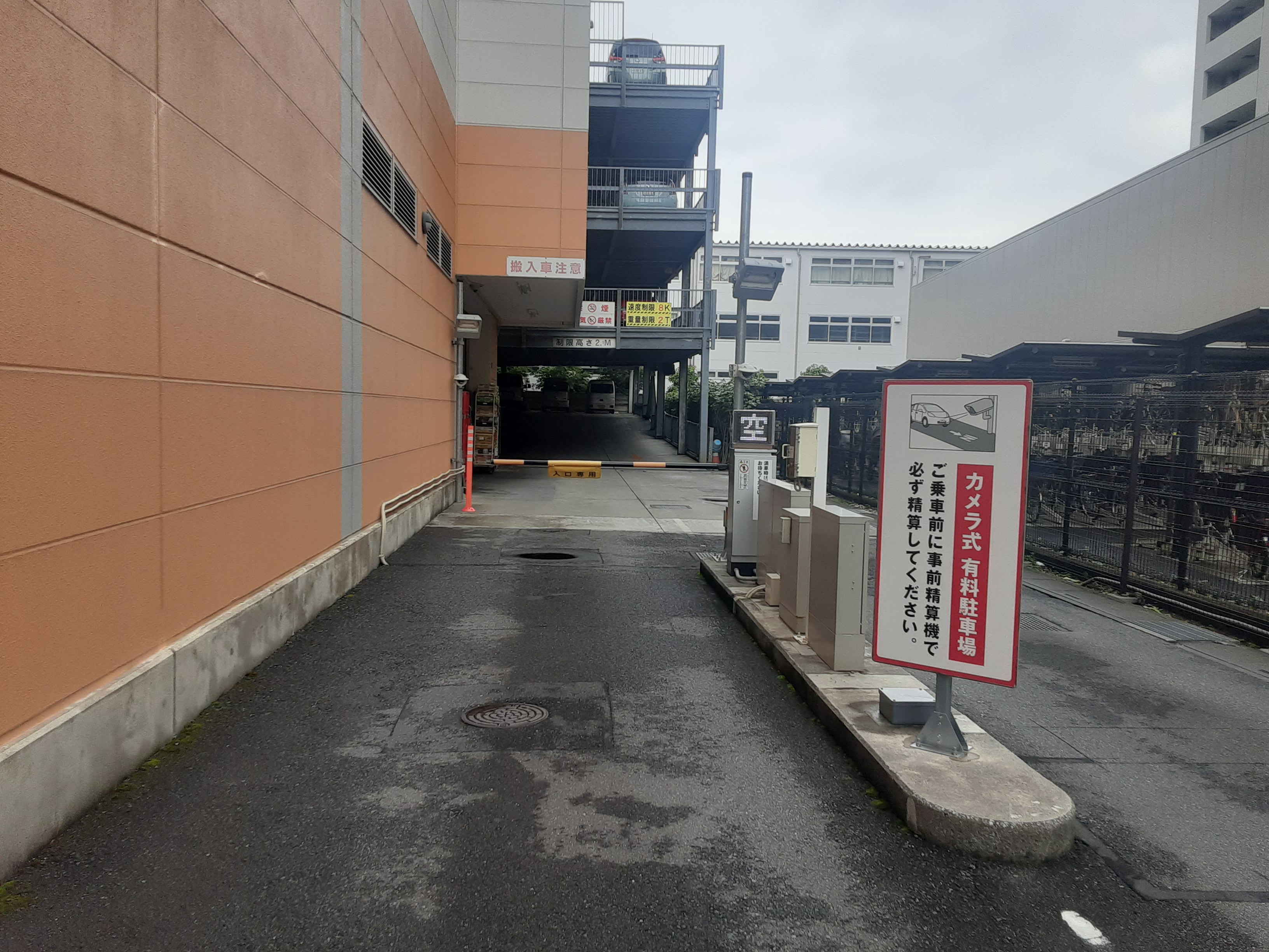 ＜駐車場完備＞