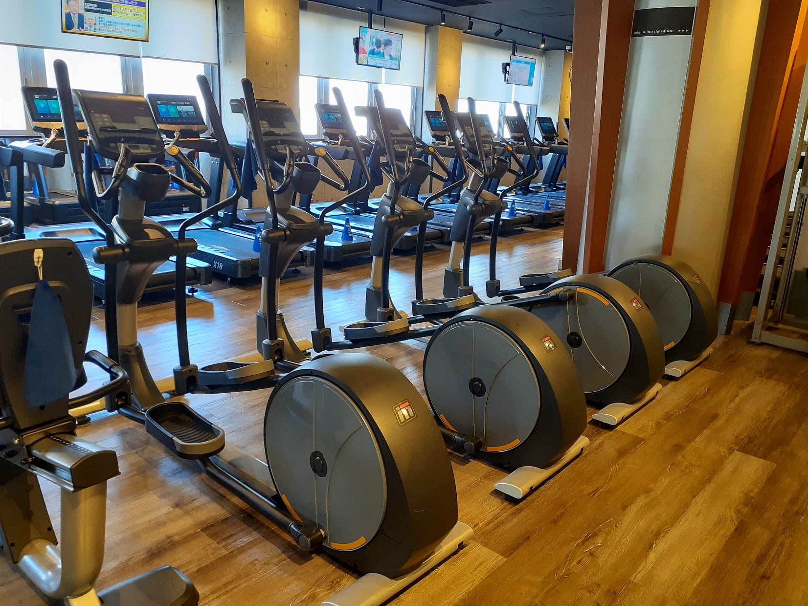 【圧巻のGYM】クロストレーナー４台