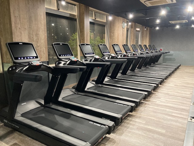 ＜トレッドミル＞一番人気のランニングマシン！体力に自信がない方～アスリートまでご利用頂けます。パーソナルＴＶ設置！