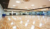 スタジオA（ヨガ・ピラティス・ダンスなど、様々なレッスンをご用意しております。）