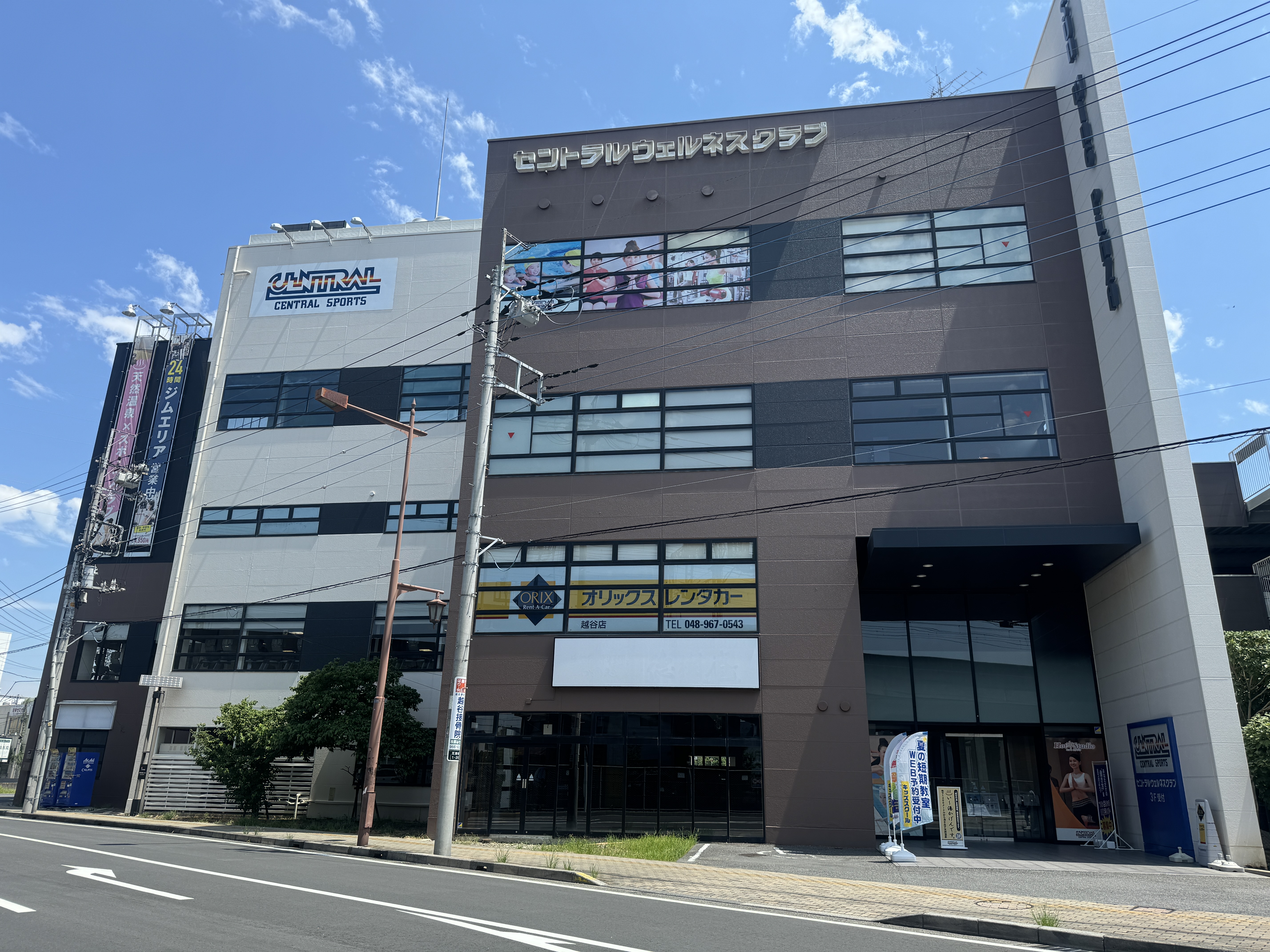 【外観】地域最大級の大型スポーツクラブです。
