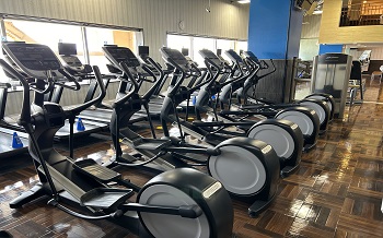 【クロストレーナー】7台 上半身・下半身を使用する為、消費カロリーが高いことが特徴のマシン！