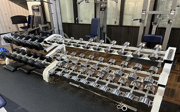 【フリーウエイト④】充実のダンベル！32Kgまで設置！インクラインベンチ3台、フラットベンチ1台