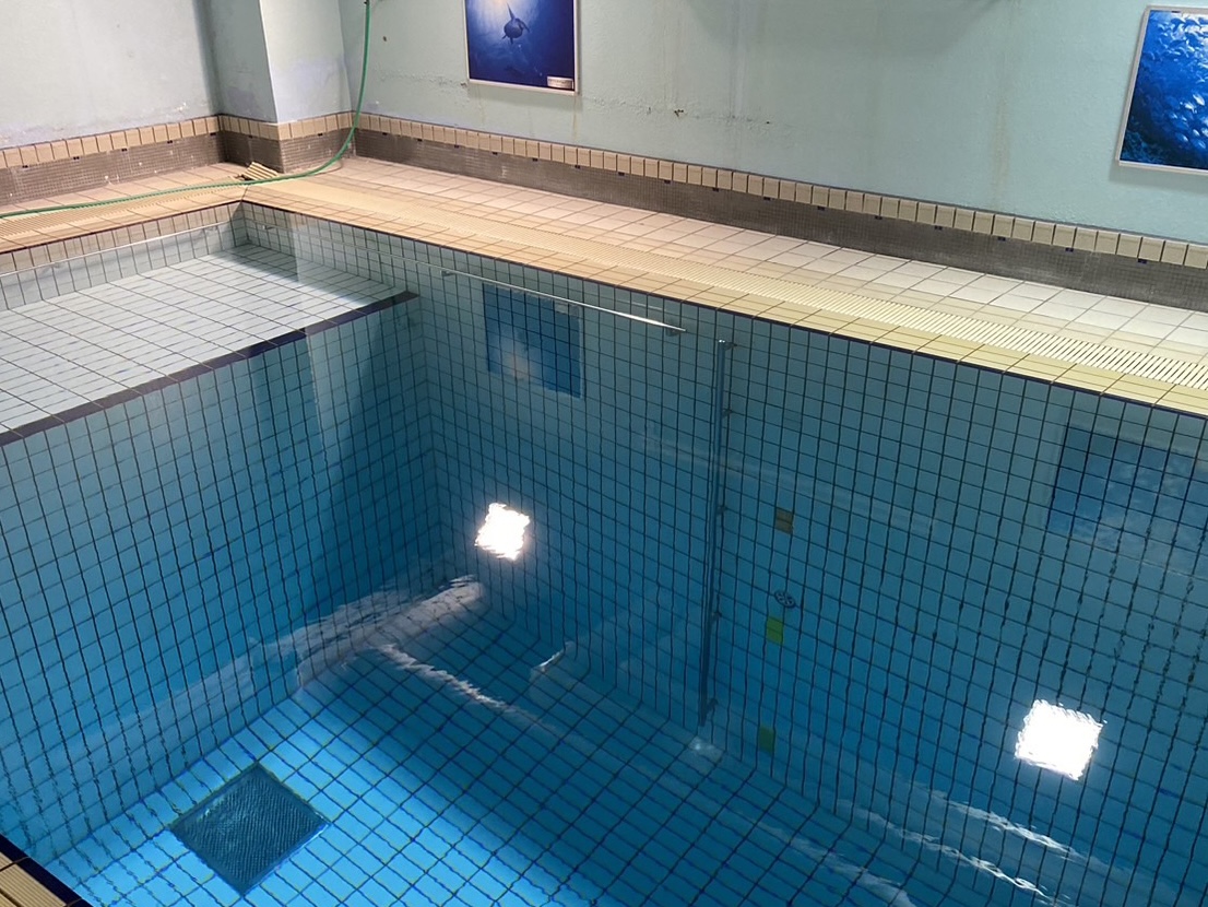 ＜ダイビングプール＞水深4.5Ｍ　水温30～31度　冬でも快適にご利用いただけます。セントラルスポーツでライセンスも取得可能です！