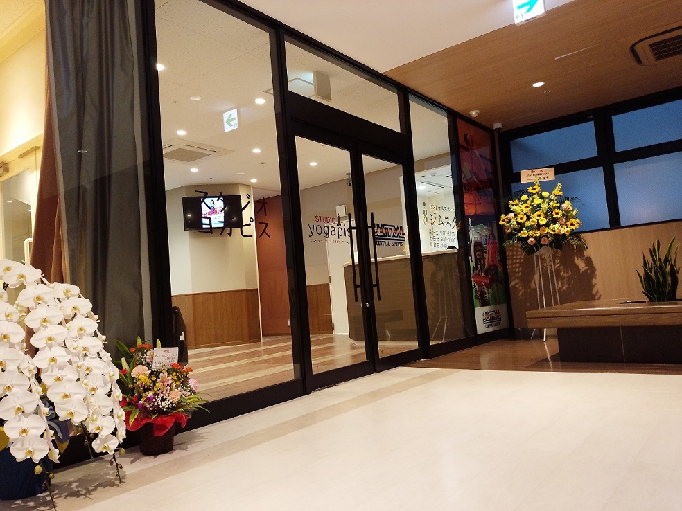 ＜エントランス入口＞ご来店お待ちしております！